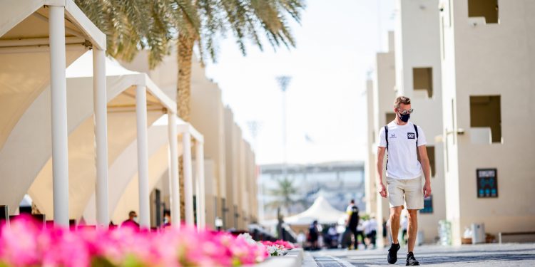 Kvyat não entende demora da AlphaTauri e aponta ao regresso em 2022