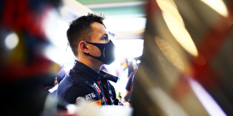 Red Bull diz que ignorou as emoções e confiou nos factos para substituir Albon por Pérez