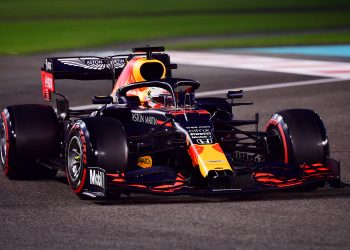Verstappen bate a Mercedes na última qualificação do ano em Abu Dhabi