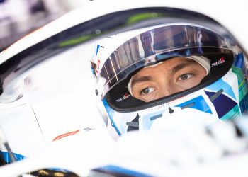 Aitken garante estreia na Fórmula 1 ao substituir Russell na Williams