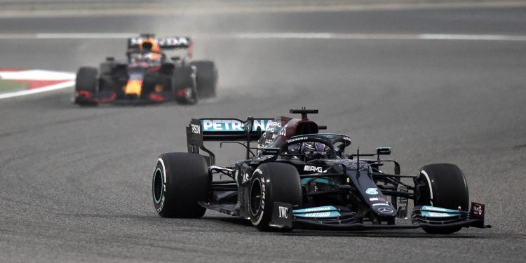 Hamilton “entusiasmado” com o ritmo das outras equipas: “A Red Bull parece particularmente forte”