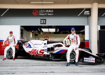 Haas apresentou VF-21 na manhã do primeiro dia do teste de pré-temporada