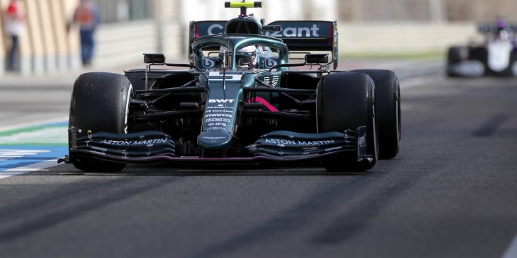 Vettel é penalizado com cinco posições na grelha e arrancará de último para o Grande Prémio do Bahrain