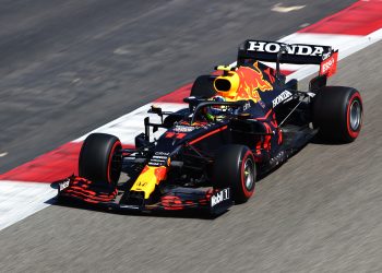 Pérez lidera última manhã de testes de pré-temporada em Sakhir