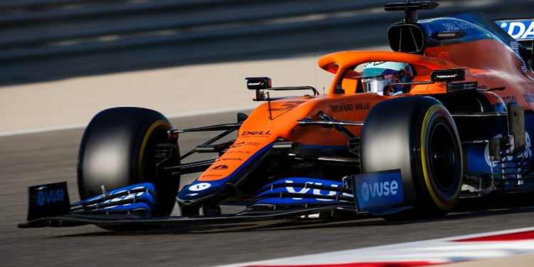 Ricciardo diz que a travagem é a principal diferença entre os carros da McLaren, Renault e Red Bull