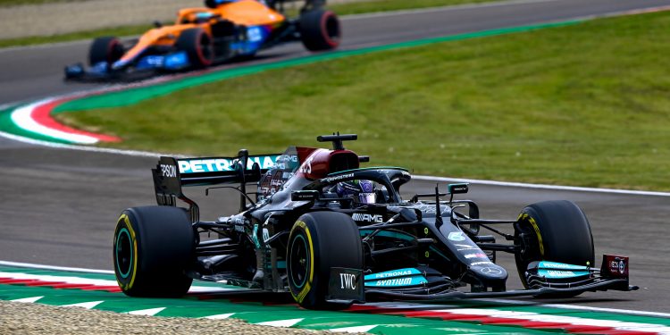 Hamilton admite que estava com “demasiada pressa” para dobrar Russell
