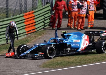 “Falha de comunicação” na origem da colisão entre Pérez e Ocon no primeiro treino livre em Imola