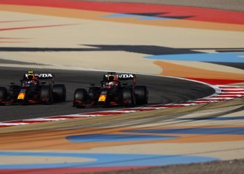 Pérez diz ter aprendido muito sobre o estilo de condução de Verstappen no Bahrain