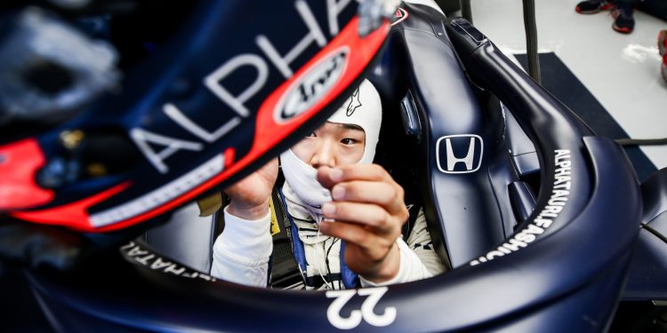 Tsunoda pede desculpa à equipa pelos comentários proferidos após a qualificação