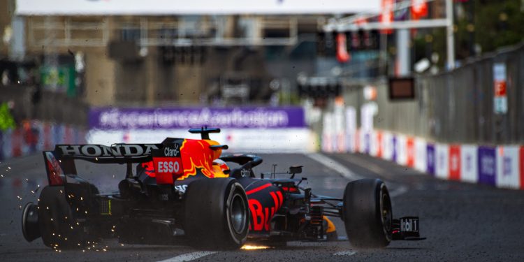 Destroços na pista não estiveram na origem das falhas nos pneus de Stroll e Verstappen em Baku