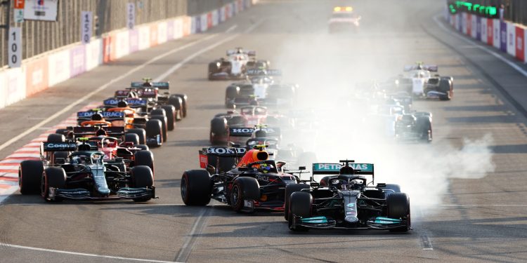 Hamilton revela que toque involuntário num botão motivou o incidente que o atirou para fora dos pontos em Baku