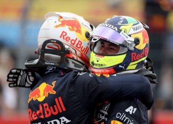 Verstappen diz que gostaria de manter parceria com Pérez em 2022