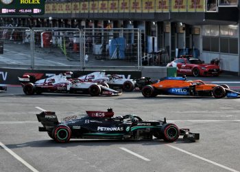 Wolff “zangado” com a prestação da equipa em Baku: “Simplesmente não é aceitável”