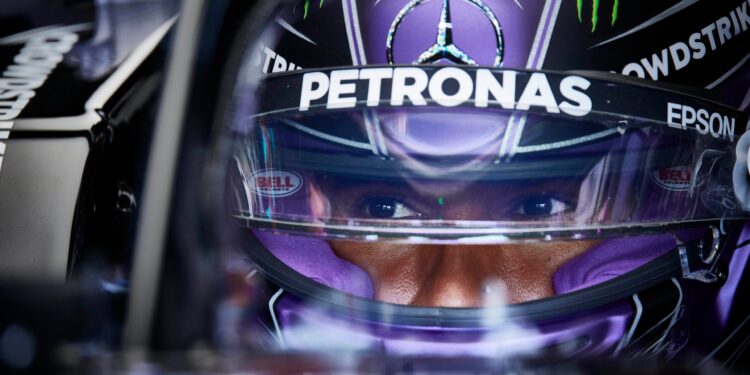 Hamilton regressou ao simulador para tentar impulsionar a Mercedes na luta contra a Red Bull