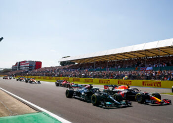 Horner furioso com Hamilton após a colisão de Silverstone: “É uma vitória sem mérito”