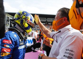 Zak Brown e outros dois membros da McLaren testam positivo à Covid-19 em Silverstone