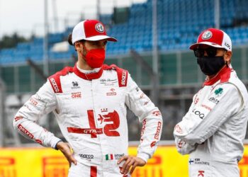 Alfa Romeo garante que está “tudo em aberto” em relação ao seu alinhamento de pilotos de 2022