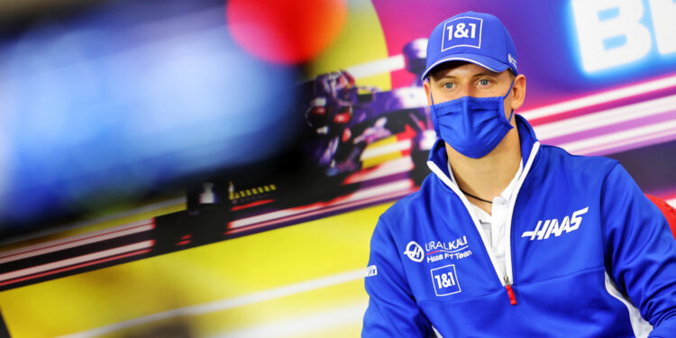 Mick Schumacher diz que o documentário da Netflix sobre o seu pai será “muito emocionante” para os fãs