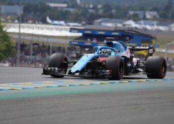 [FOTOS] Alonso e Ocon participaram na demonstração da Alpine em Le Mans