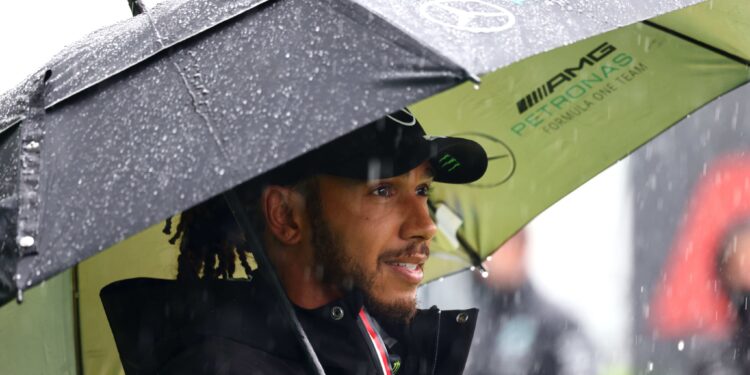 “O dinheiro fala mais alto”: Hamilton critica decisão da Fórmula 1 e pede que os fãs sejam reembolsados