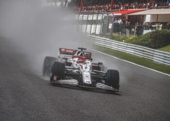 Raikkonen forçado a arrancar da via das boxes para o Grande Prémio da Bélgica