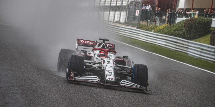 Raikkonen forçado a arrancar da via das boxes para o Grande Prémio da Bélgica