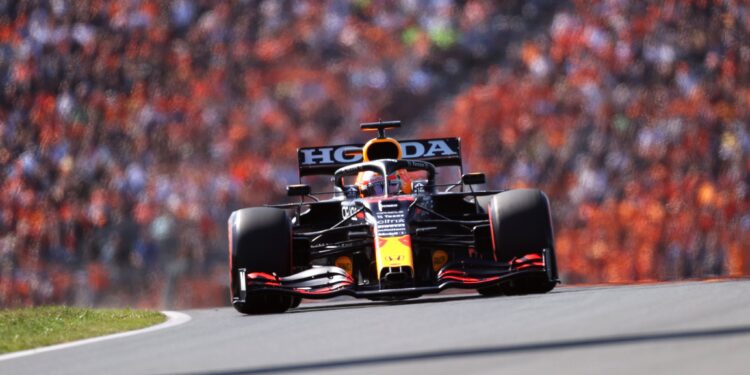 Verstappen conquista pole position perante um “mar laranja” em Zandvoort