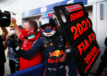 Dennis Hauger sagra-se campeão da temporada de 2021 da Fórmula 3