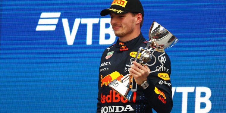 Verstappen “super satisfeito” com o segundo lugar: “Foi uma decisão perfeita da equipa”