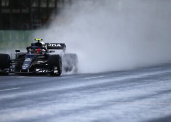 Terceira sessão marcada pela chuva termina com Gasly na frente  em Istambul