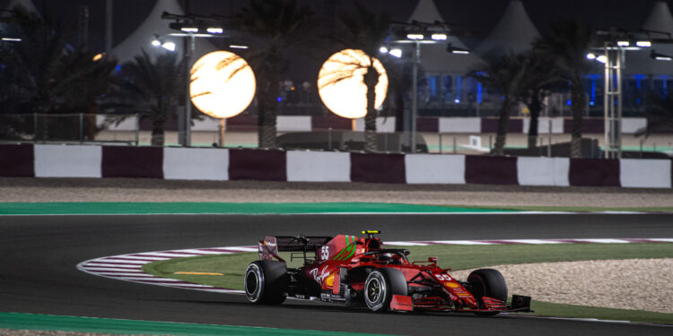 Sainz diz que as equipas foram surpreendidas pela rapidez do traçado de Losail