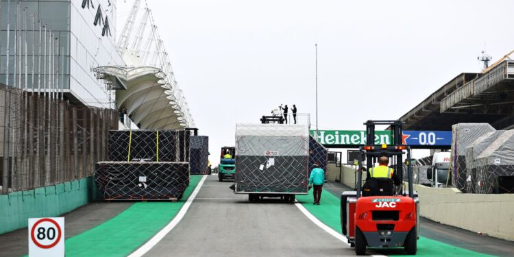 Fórmula 1 abdica do recolher obrigatório para compensar atraso na chegada do material