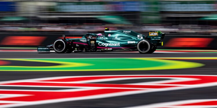 Vettel acredita que a Aston Martin “pode lutar por bons pontos” na corrida