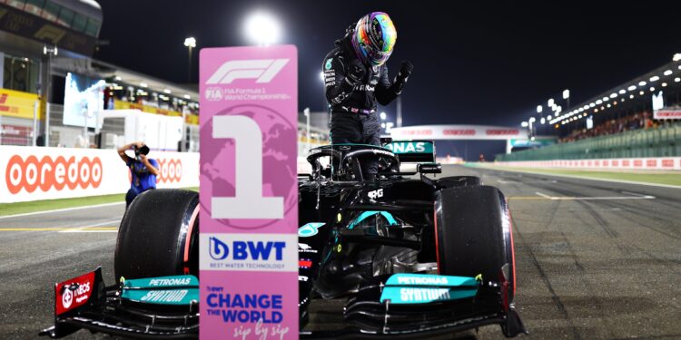 Hamilton surpreendido com a diferença para Verstappen apesar da volta “especial” na qualificação