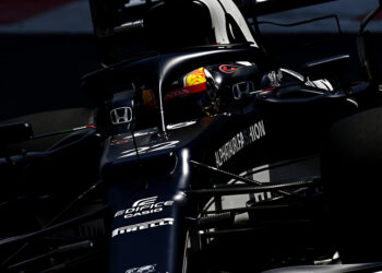 Horner insatisfeito com Tsunoda: “Não percebo porque é que ele estava a passear naquela parte do circuito”