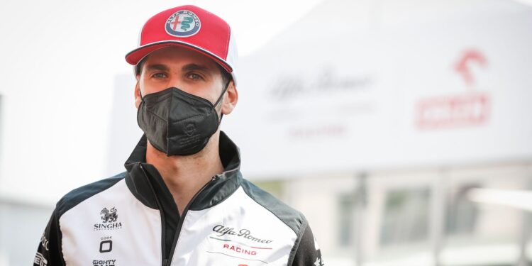 Giovinazzi continua sem receber notícias da Alfa Romeo em relação ao seu futuro