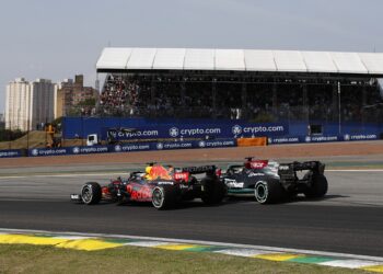 Horner acredita que a defesa de Verstappen na Curva 4 foi “dura, mas justa”