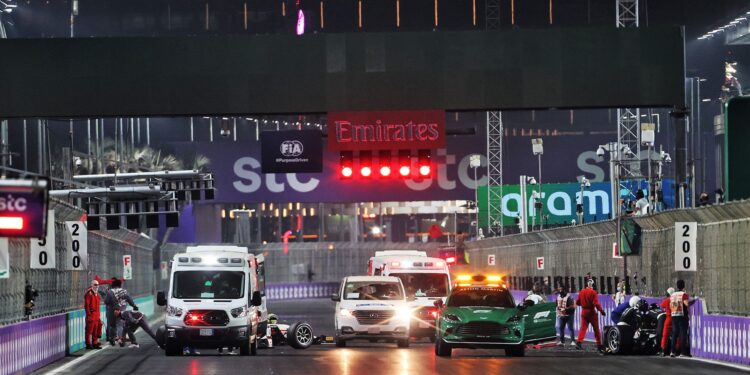 Fittipaldi passou uma noite nos cuidados intensivos após impacto de 72G em Jeddah