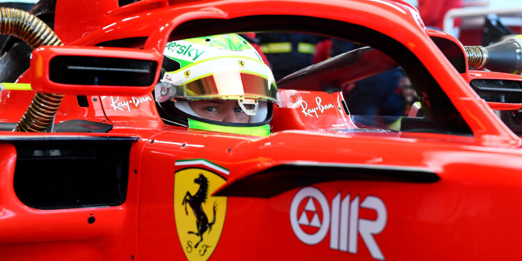 Schumacher e Giovinazzi partilharão a função de reserva da Ferrari em 2022