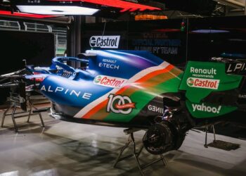 Alpine modifica a decoração para assinalar a 100ª corrida da parceria com a Castrol