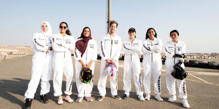 Vettel organizou evento de karting para mulheres antes do Grande Prémio da Arábia Saudita