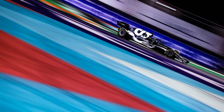 Tsunoda com “sensações mistas” após qualificação condicionada pelo tráfego