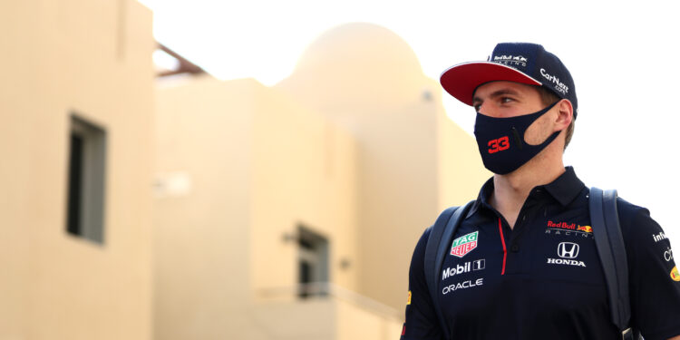 Verstappen discorda das penalizações de Jeddah e diz que é tratado de forma diferente pelos comissários