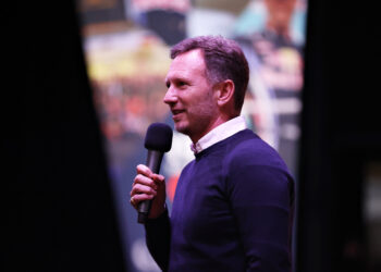 Horner renova o contrato com a Red Bull e está seguro na equipa até 2026