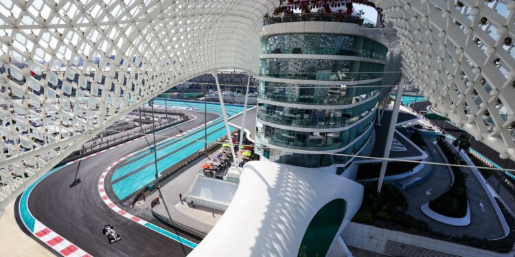 26 pilotos em ação no teste pós-temporada da Fórmula 1