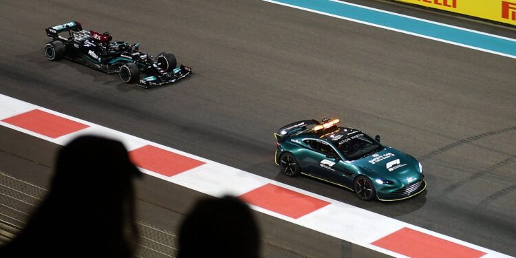 Wolff diz que as decisões “aleatórias” de Masi “roubaram o título” a Hamilton em Abu Dhabi