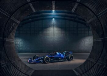 Williams de cara lavada apresenta o FW44 para 2022
