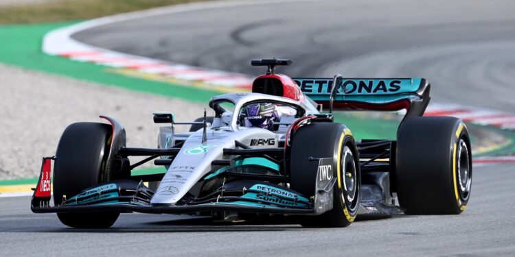 Hamilton fecha o teste de Barcelona no topo da tabela de tempos