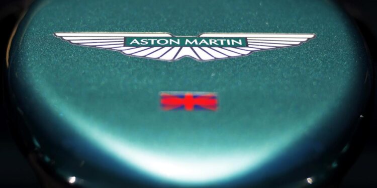 Aston Martin será a primeira equipa a entrar em pista com o carro de 2022