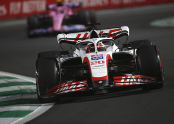 “O meu pescoço partiu-se:” Magnussen diz ter perdido meio segundo devido à sua condição física na qualificação